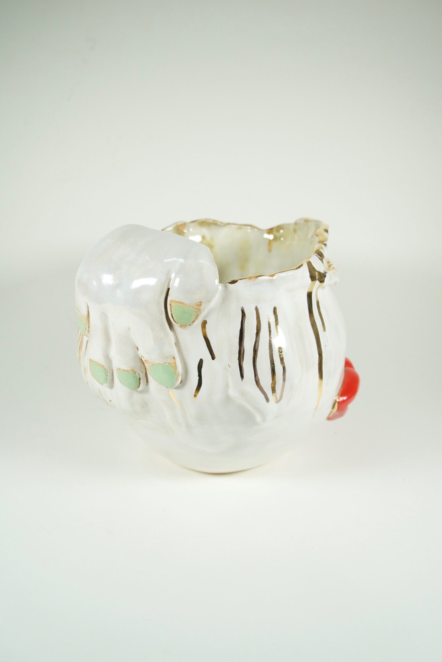 Porcelain Lips Plates by Hania Jneid 